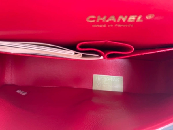 Fashionable CHANEL FLAP BAG 399 - Image 9