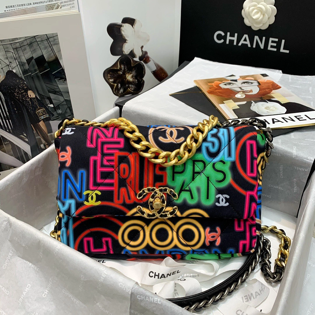 Affordable CHANEL 19 FLAP BAG 61 - Image 4