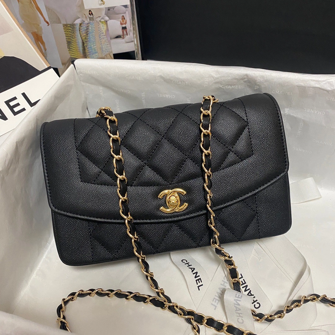 CHANEL FLAP BAG Comfortable 607 - Image 4