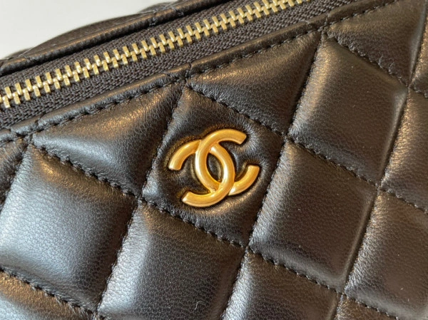 CHANEL VANITY CASE Affordable 1263 - Image 4