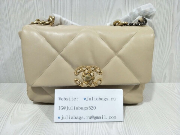 Popular CHANEL 19 FLAP BAG 112 - Image 17