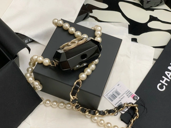 UrbanStyle CHANEL AIRPODS CASE PRO NECKLACE 1709 - Image 7