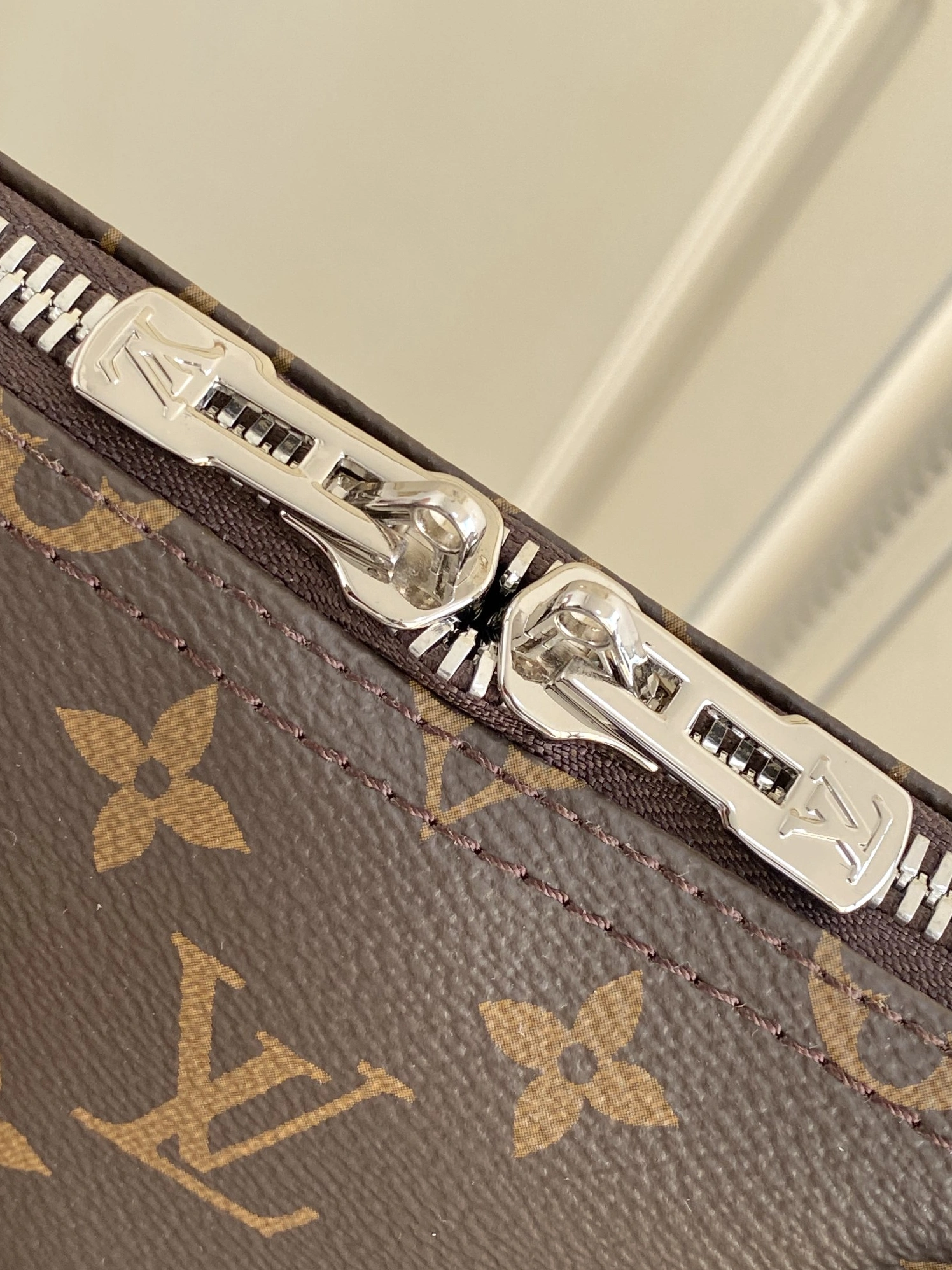 Affordable 3937 Louis Vuitton Travel Bags - Image 5