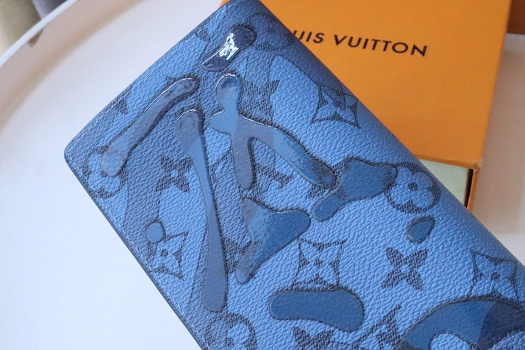 Affordable 4534 Louis Vuitton AAA Quality Card Case - Image 4