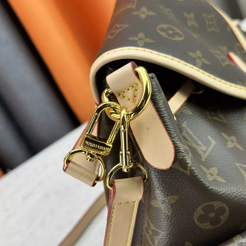 Affordable 5114 Louis Vuitton AAA Quality Messenger Bags For Women - Image 7