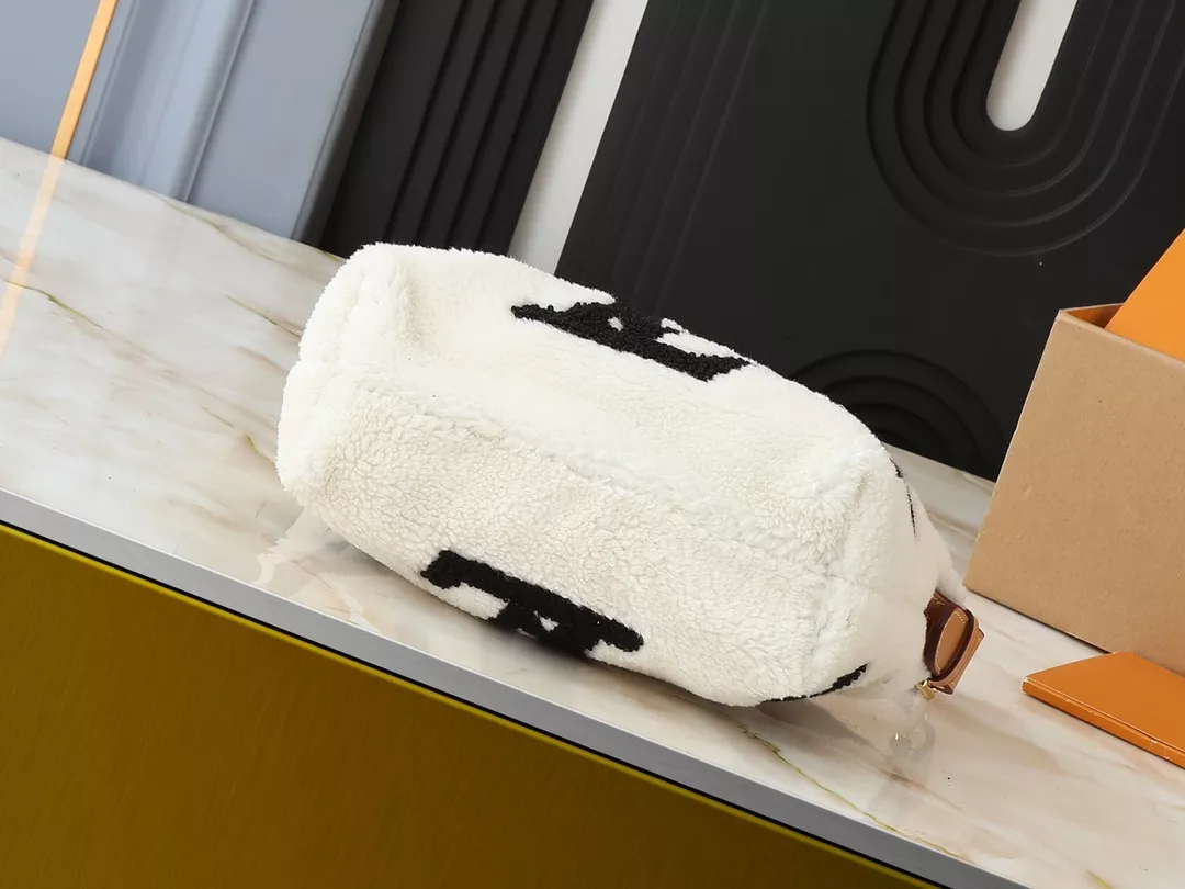 AllSeason 3563 Louis Vuitton AAA Quality Handbags For Women - Image 4