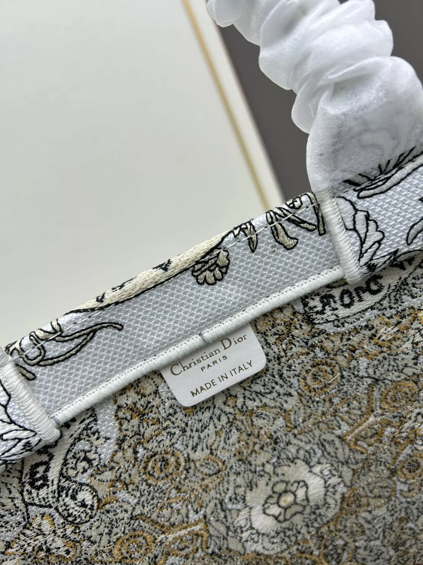 AllSeason 4693 Christian Dior AAA Quality Tote-Handbags For Women - Image 8