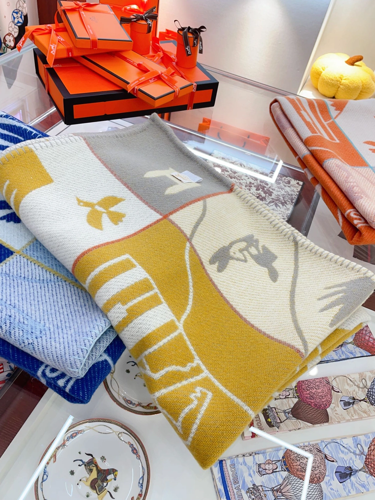 AllSeason 979 Hermes Blanket - Image 3