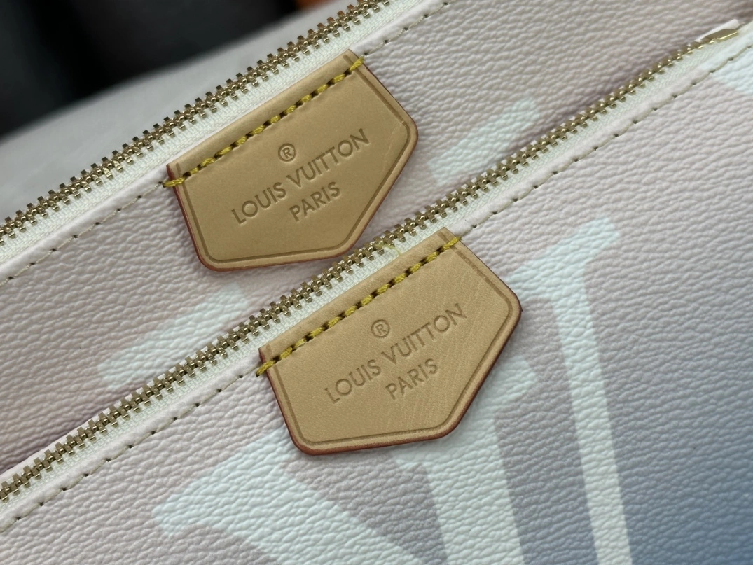 Bold 5370 Louis Vuitton AAA Quality Messenger Bags For Women - Image 6