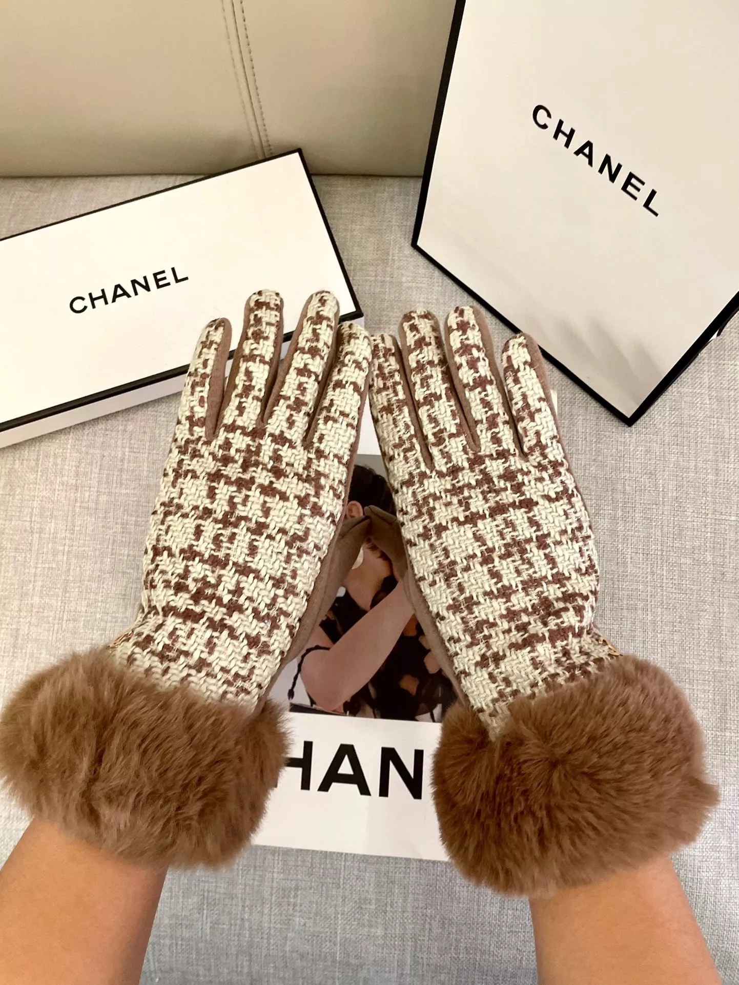 Bold 7042 Chanel Gloves For Women - Image 6