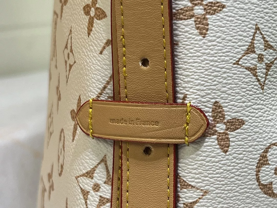 Breathable 4056 Louis Vuitton AAA Quality Shoulder Bags For Women - Image 5