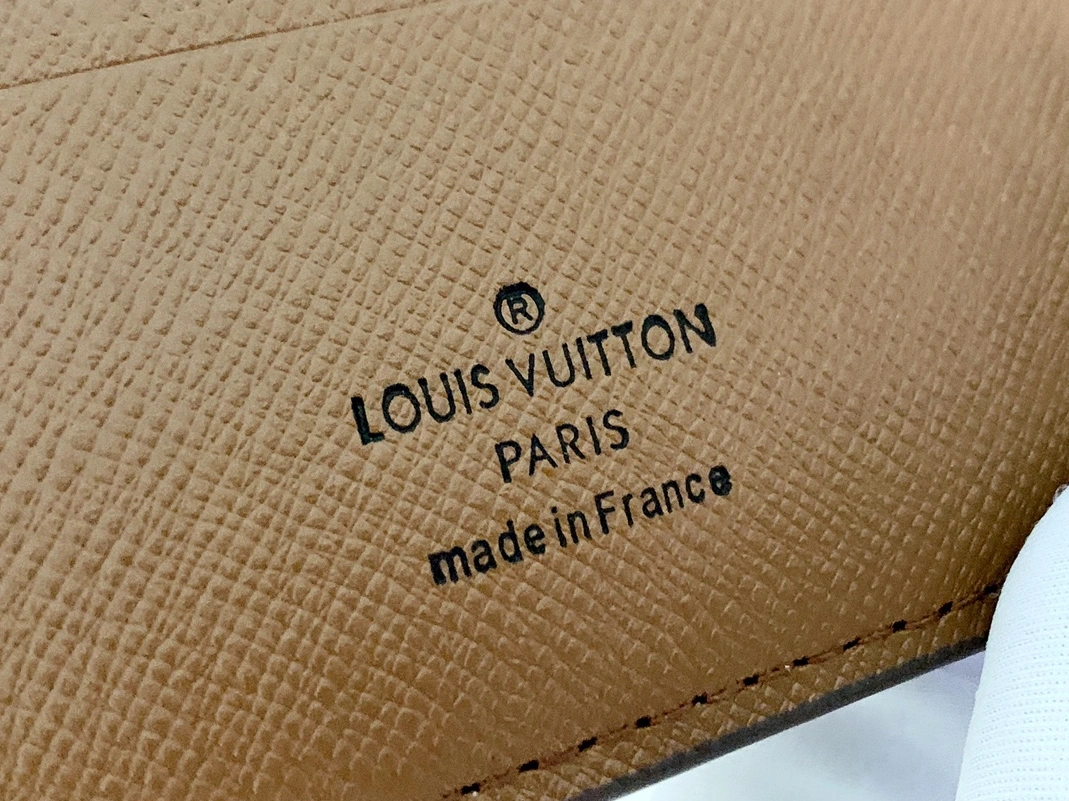 Breathable 8000 Louis Vuitton LV Wallets For Unisex - Image 6