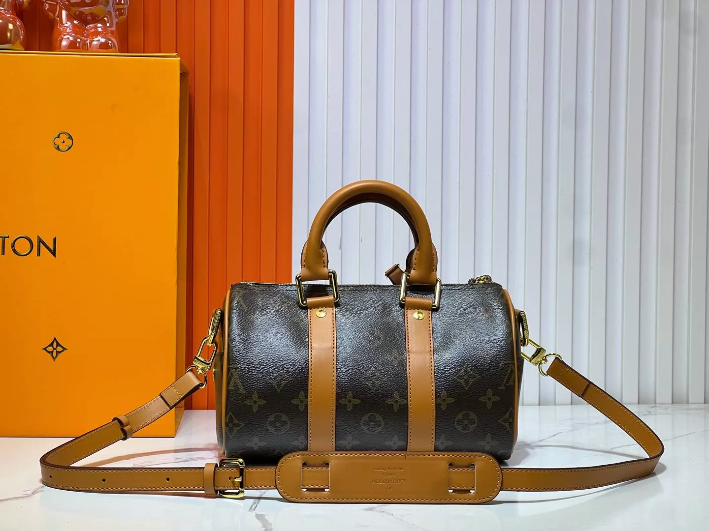 Breathable 9659 Louis Vuitton AAA Quality Handbags For Women - Image 4