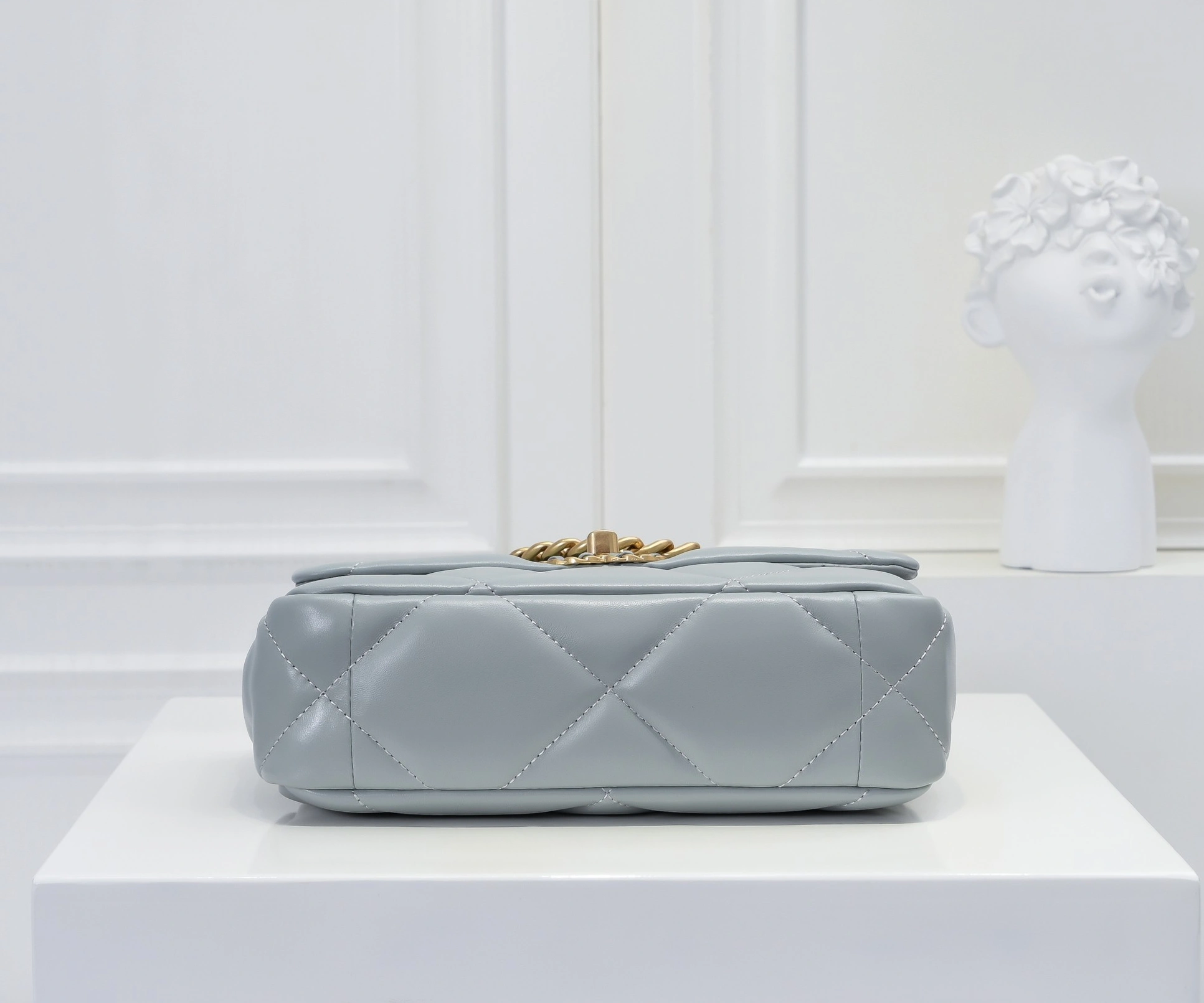 Chanel AAA Quality Messenger Bags For Women Comfortable 7693 - Image 3