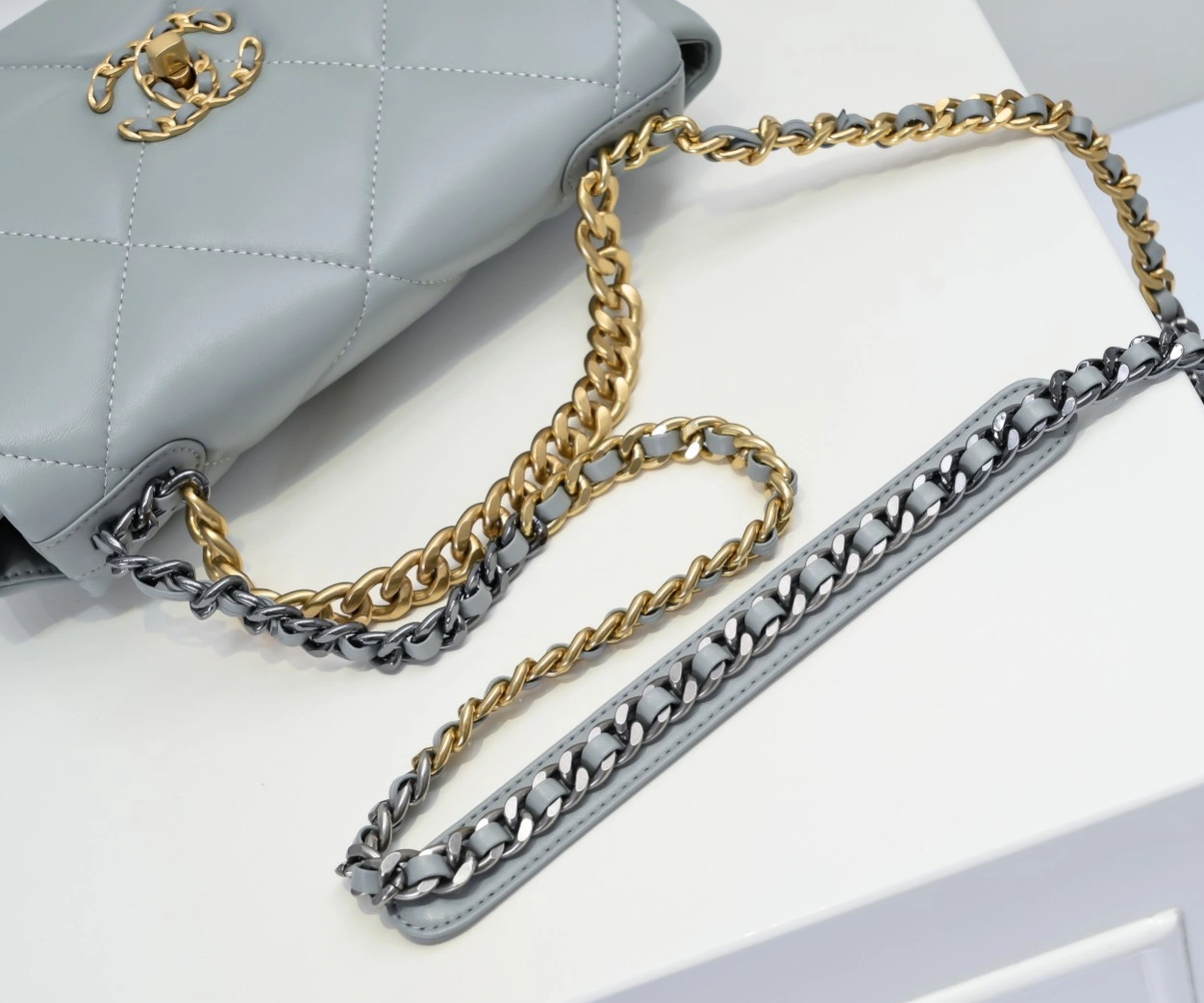 Chanel AAA Quality Messenger Bags For Women Comfortable 7693 - Image 5