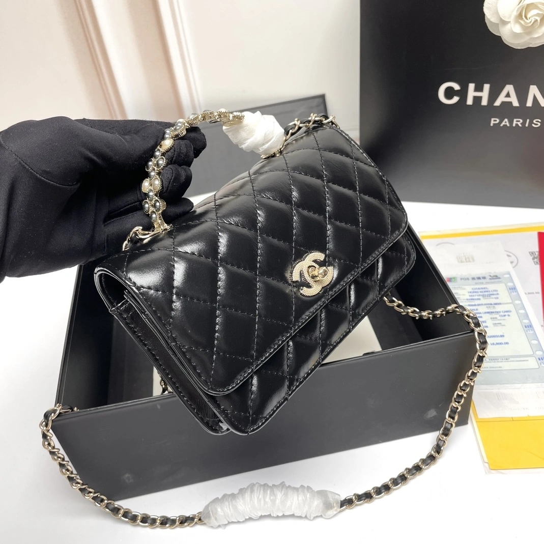 Chanel AAA Quality Messenger Bags For Women Lightweight 3771