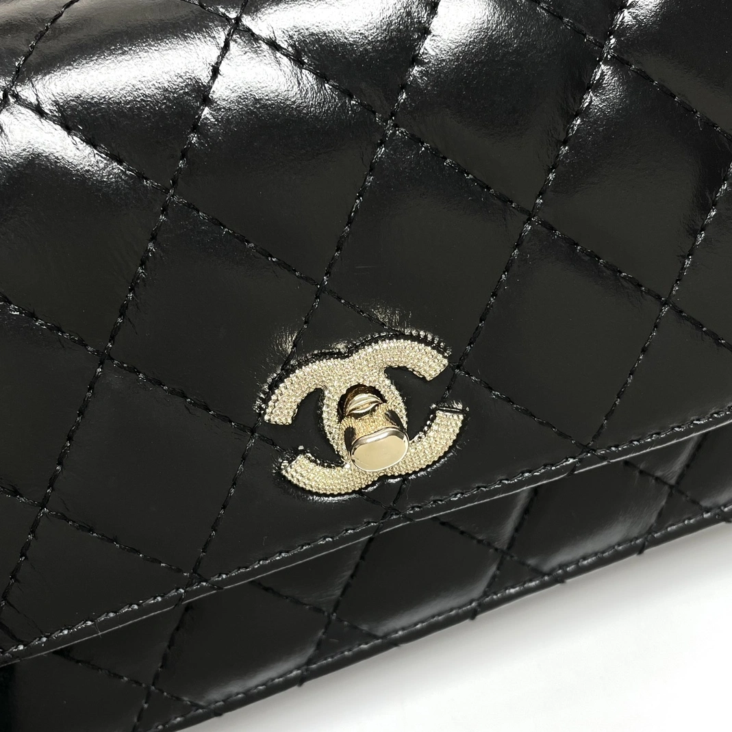Chanel AAA Quality Messenger Bags For Women Lightweight 3771 - Image 4
