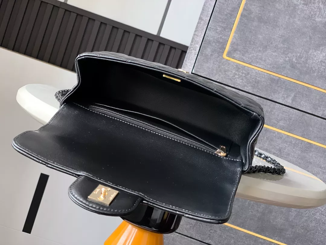 Chanel AAA Quality Messenger Bags For Women Versatile 2579 - Image 7