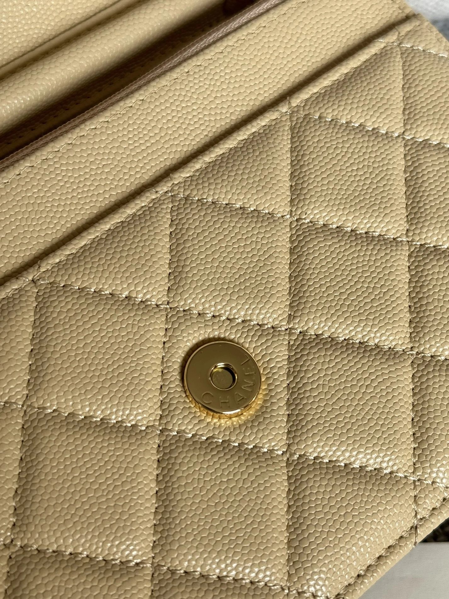 Chanel AAA Quality Messenger Bags In Gold For Women Trendy 3118 - Image 7