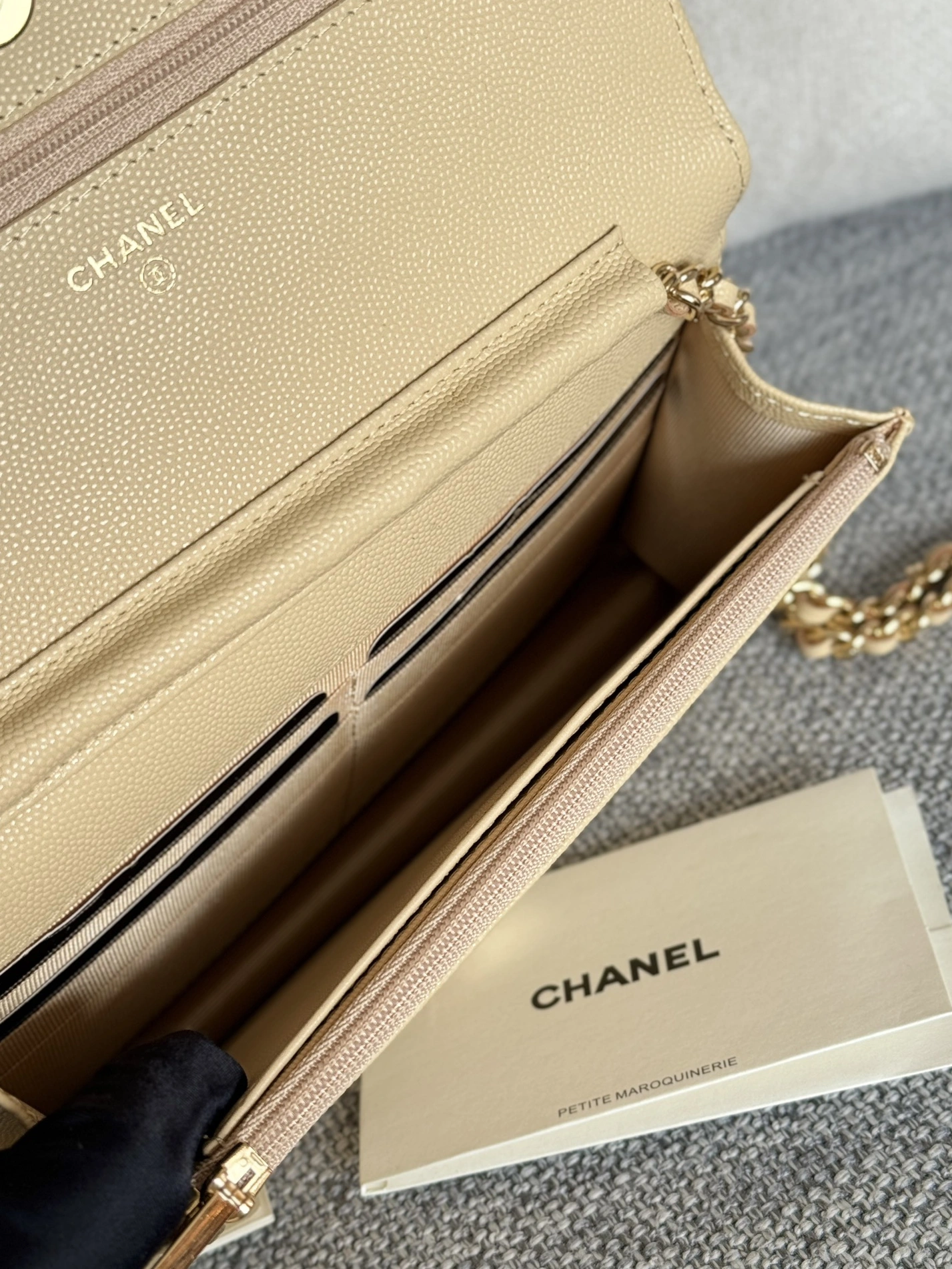Chanel AAA Quality Messenger Bags In Gold For Women Trendy 3118 - Image 8