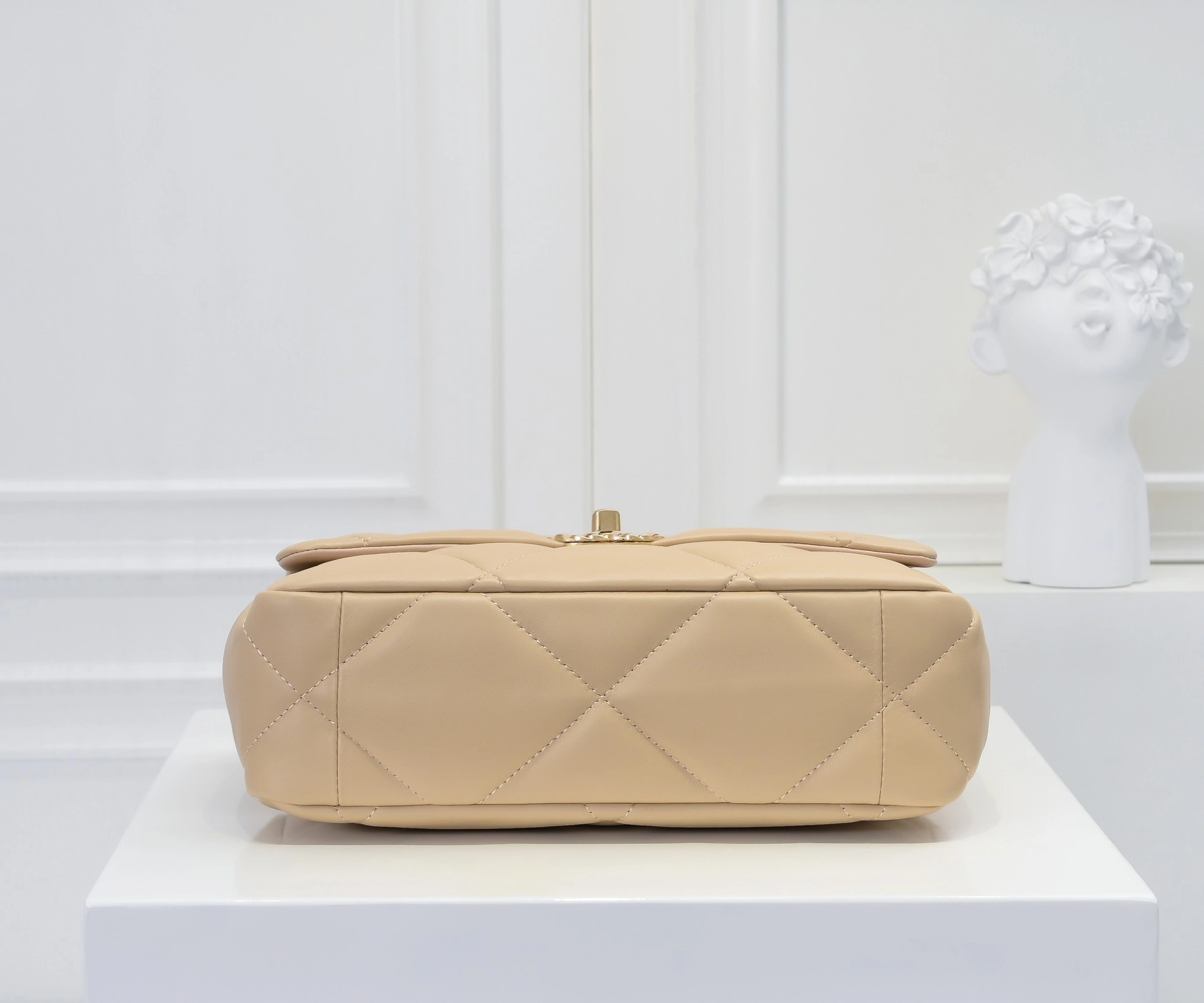 Chanel AAA Quality Messenger Bags Unique 3608 - Image 3