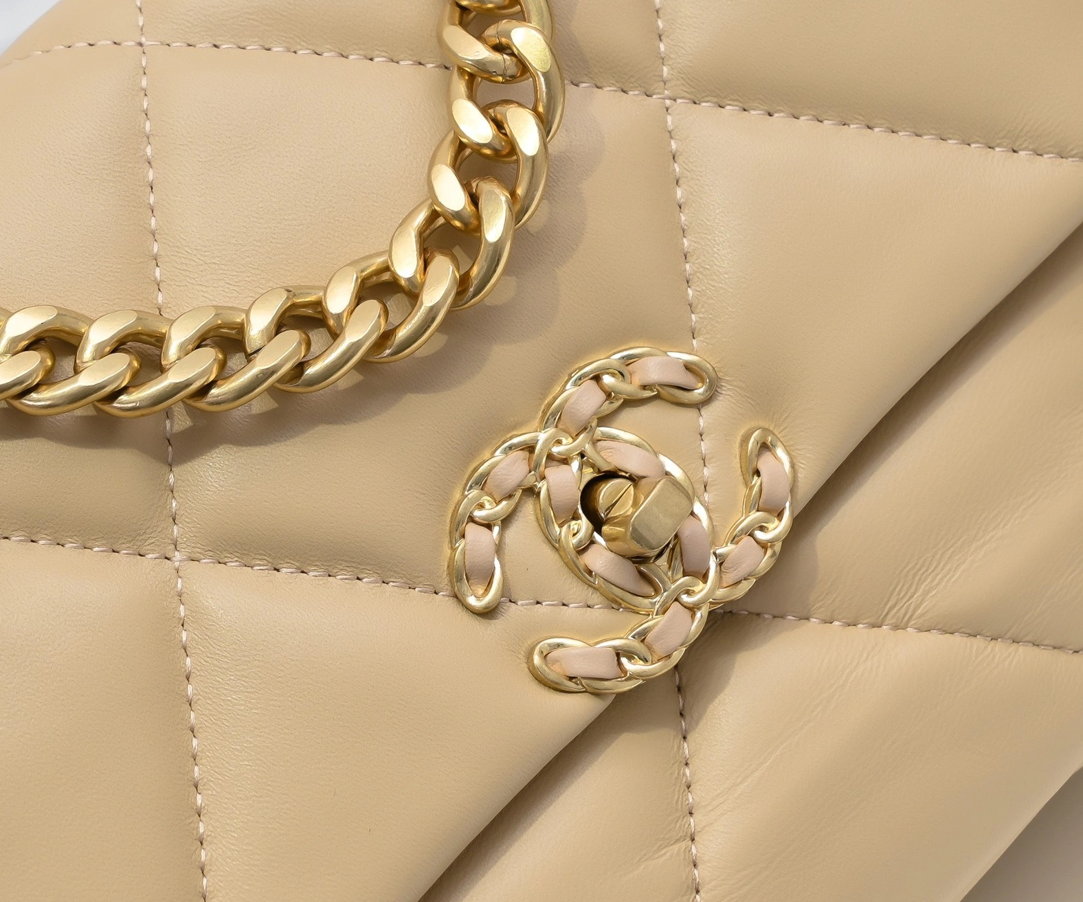 Chanel AAA Quality Messenger Bags Unique 3608 - Image 4