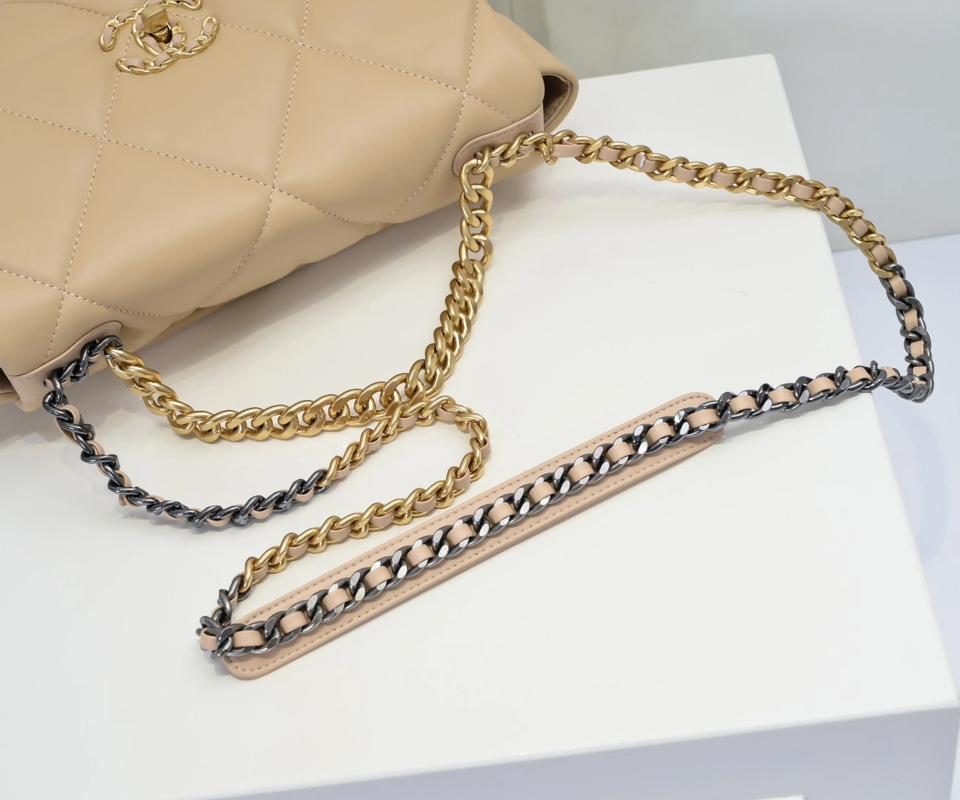 Chanel AAA Quality Messenger Bags Unique 3608 - Image 5