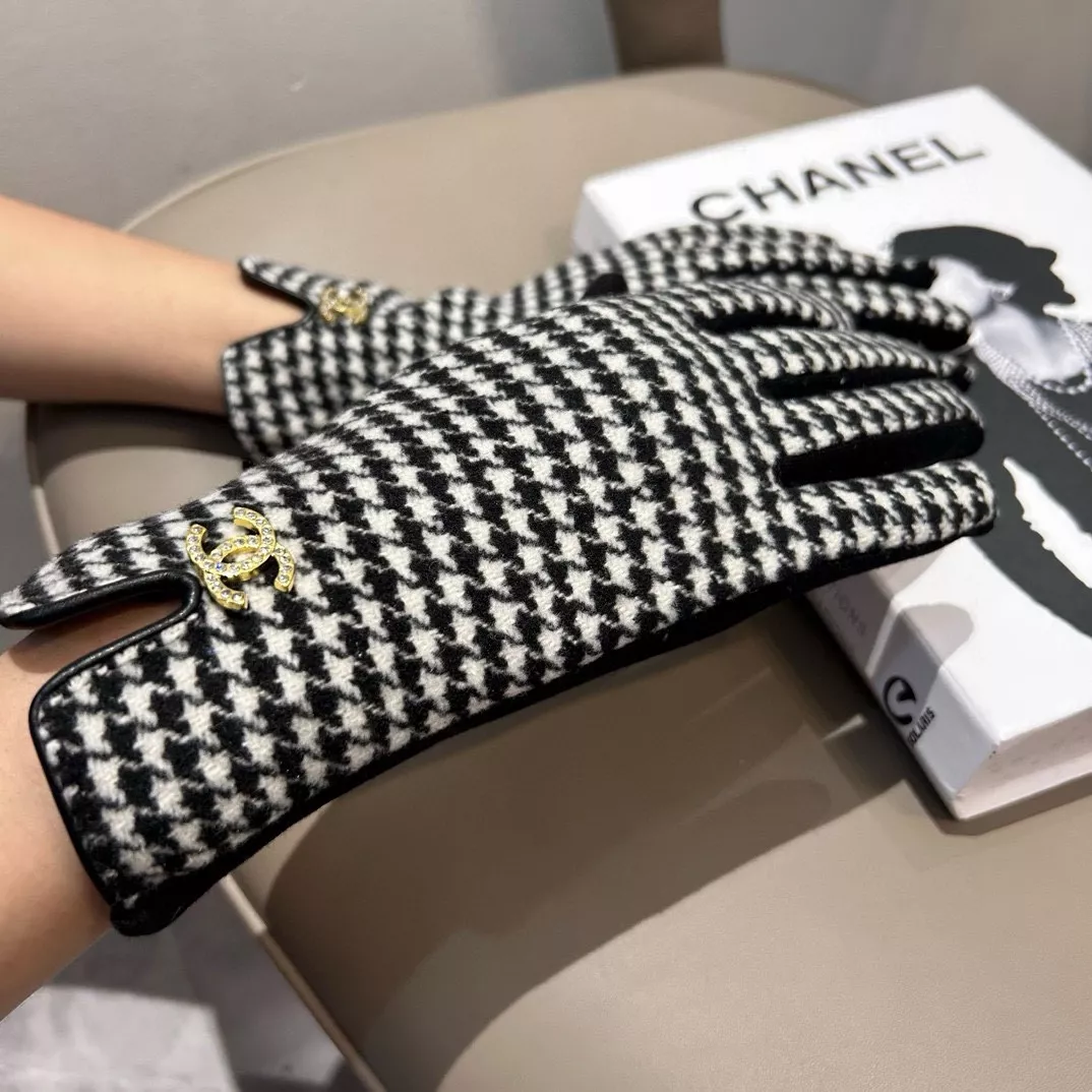 Chanel Gloves Durable 1965 - Image 3
