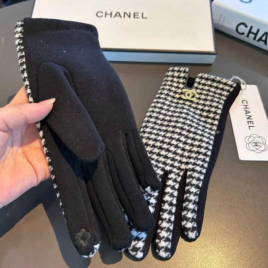 Chanel Gloves Durable 1965 - Image 4