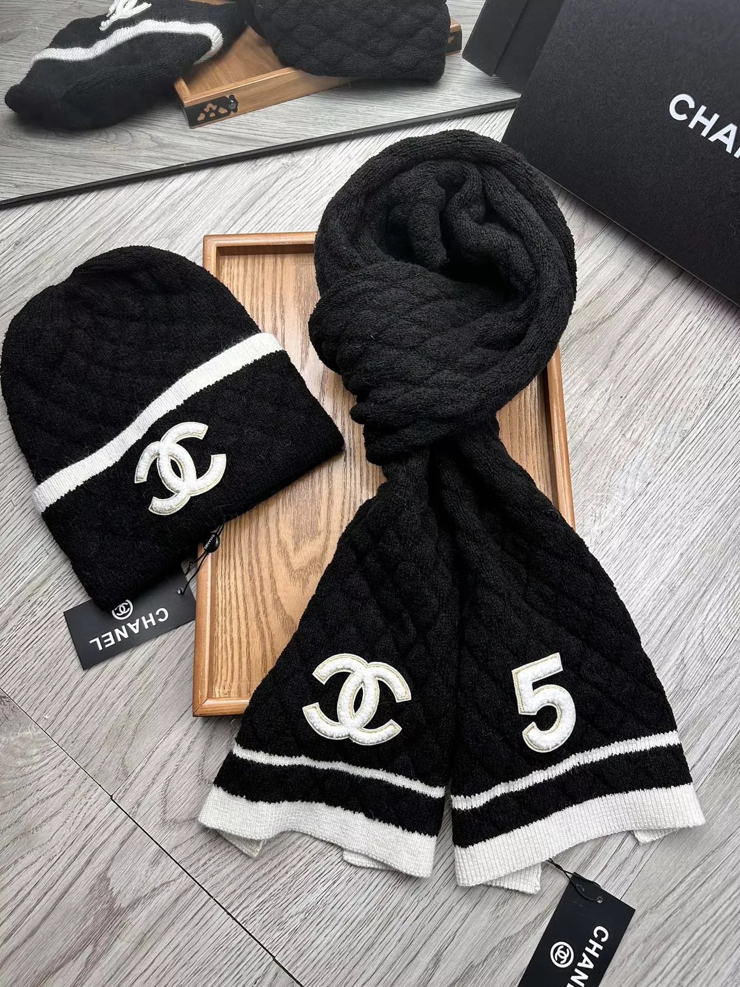 Chanel Hat and Scarf Set Compact 5331 - Image 5