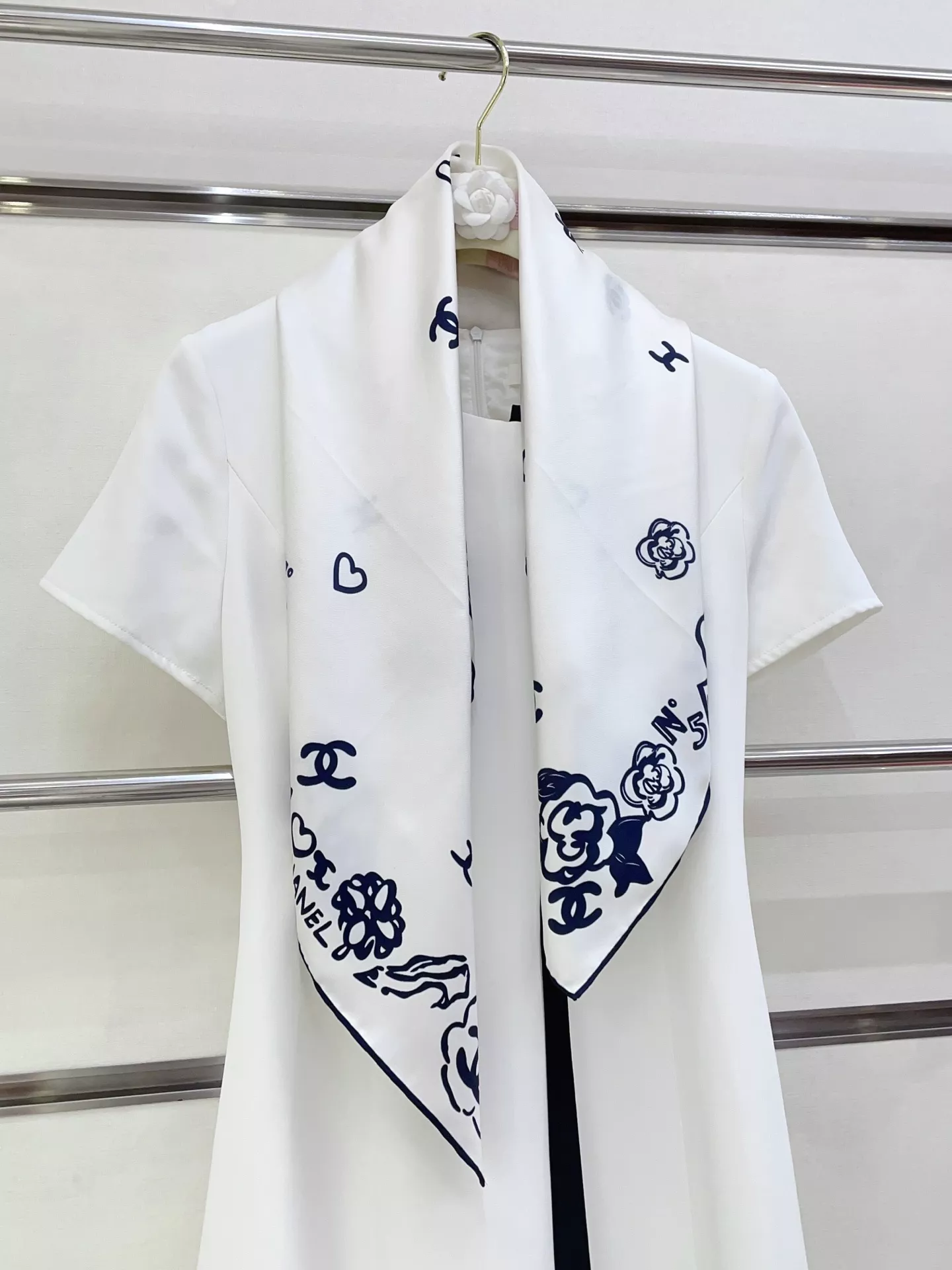 Chanel Silk Squares Unique 232