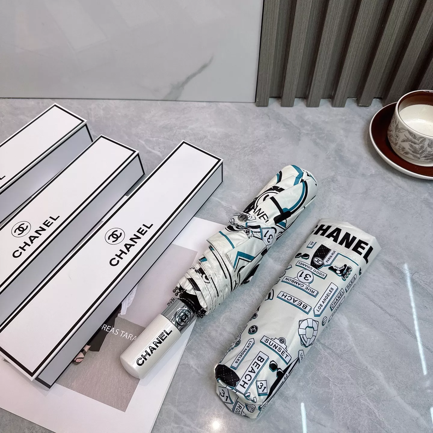 Chanel Umbrellas ModernLook 8632 - Image 7