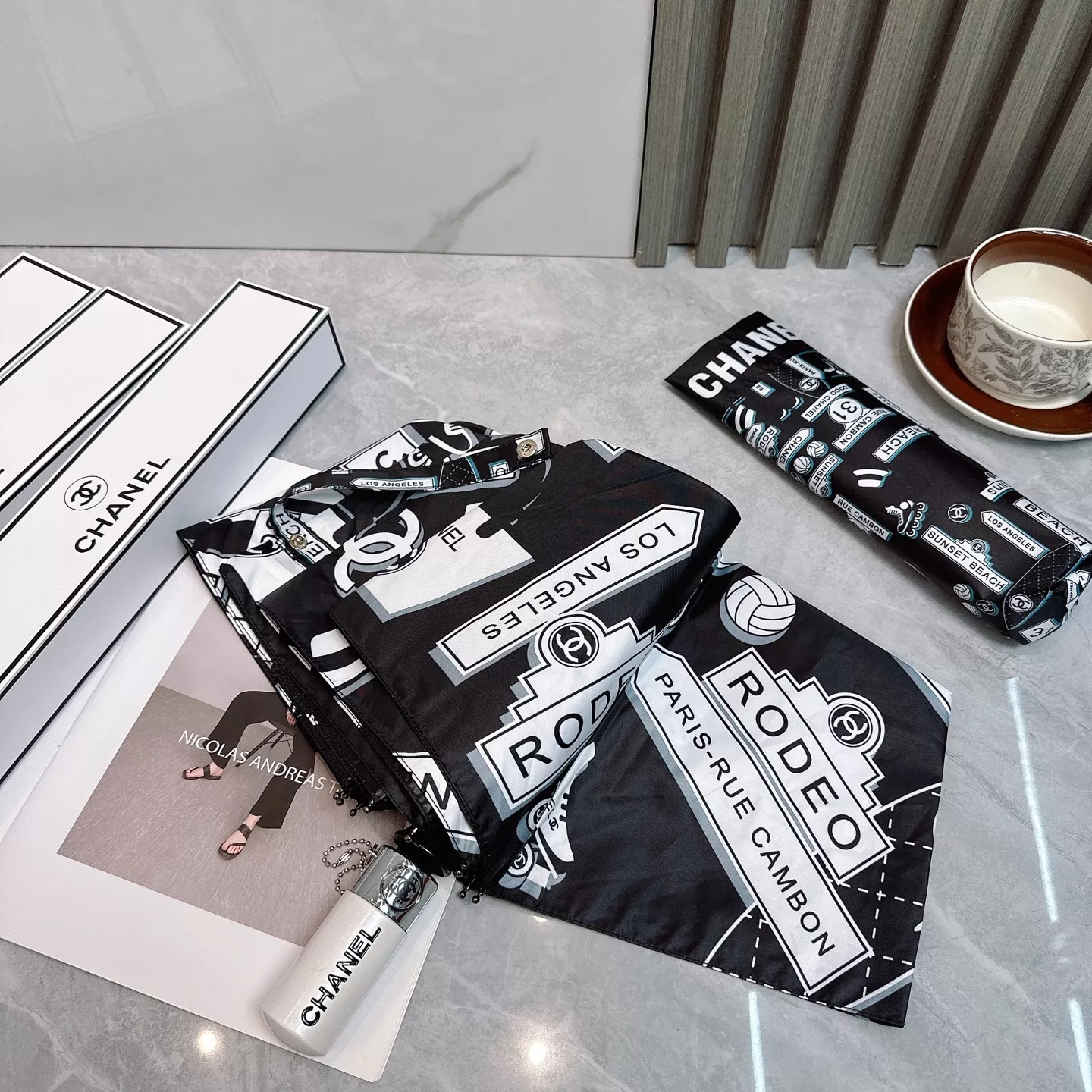 Chanel Umbrellas Trendsetting 5535 - Image 3