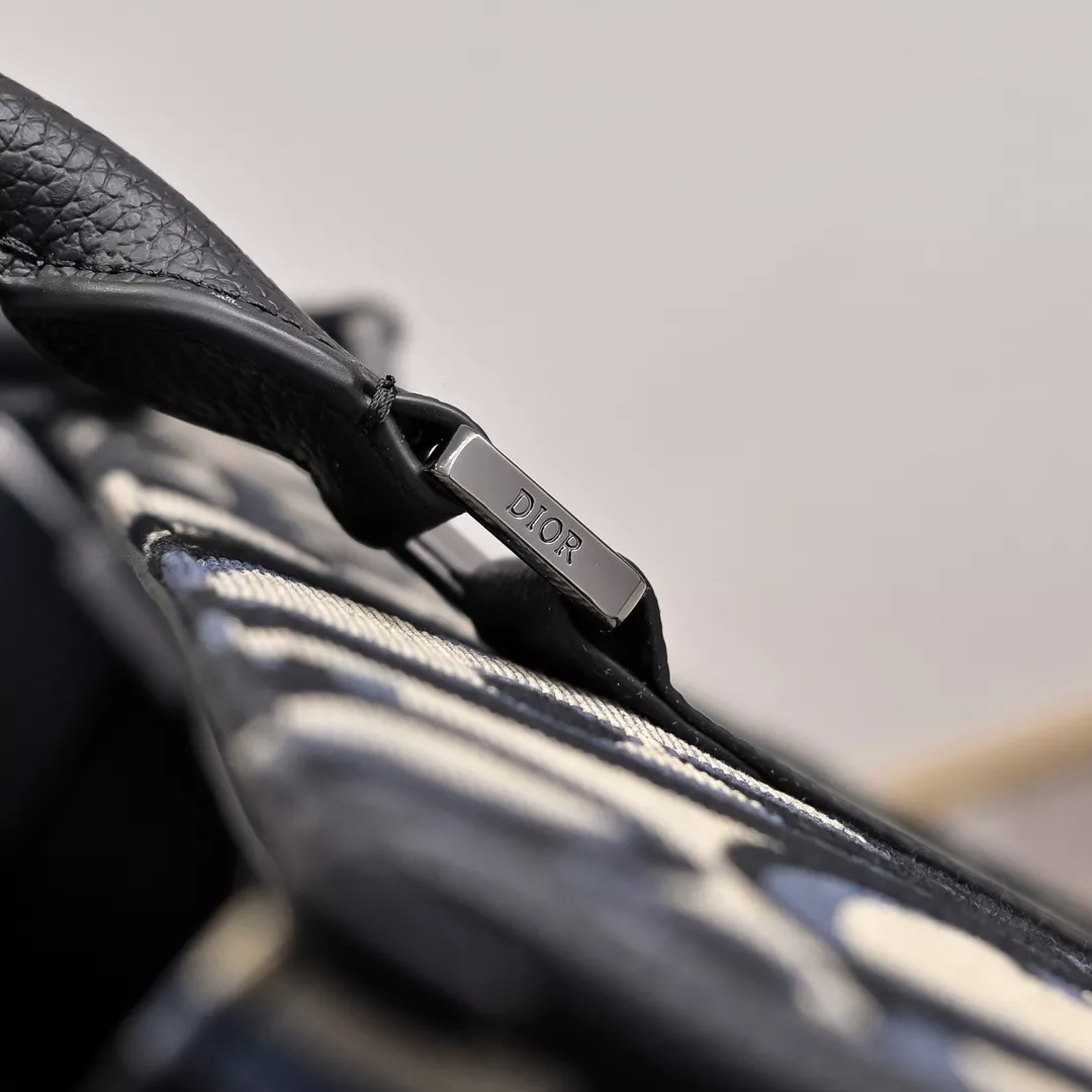 Christian Dior AAA Man Handbags Fashionable 4865 - Image 5