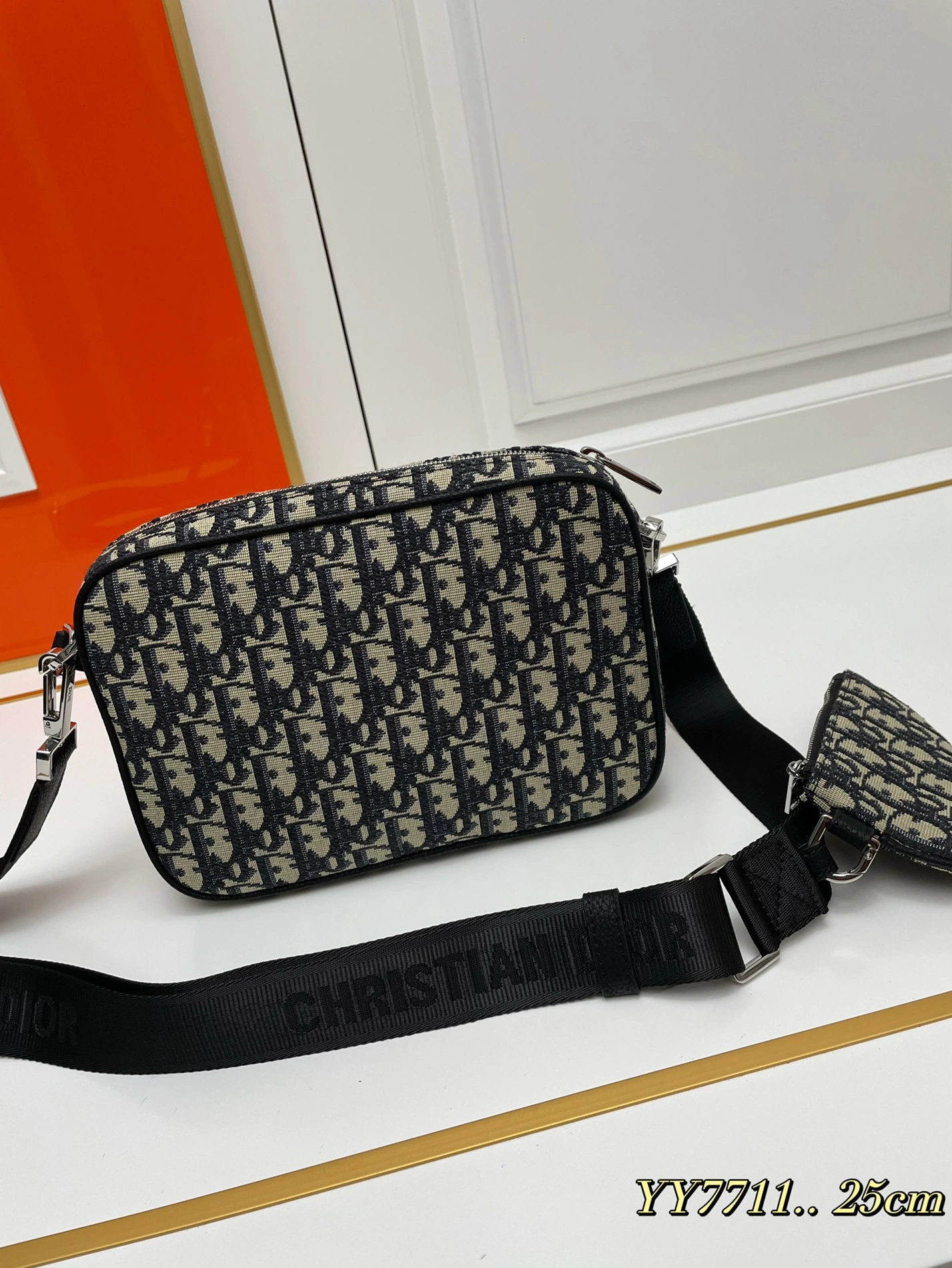 Christian Dior AAA Man Messenger Bags Lightweight 268