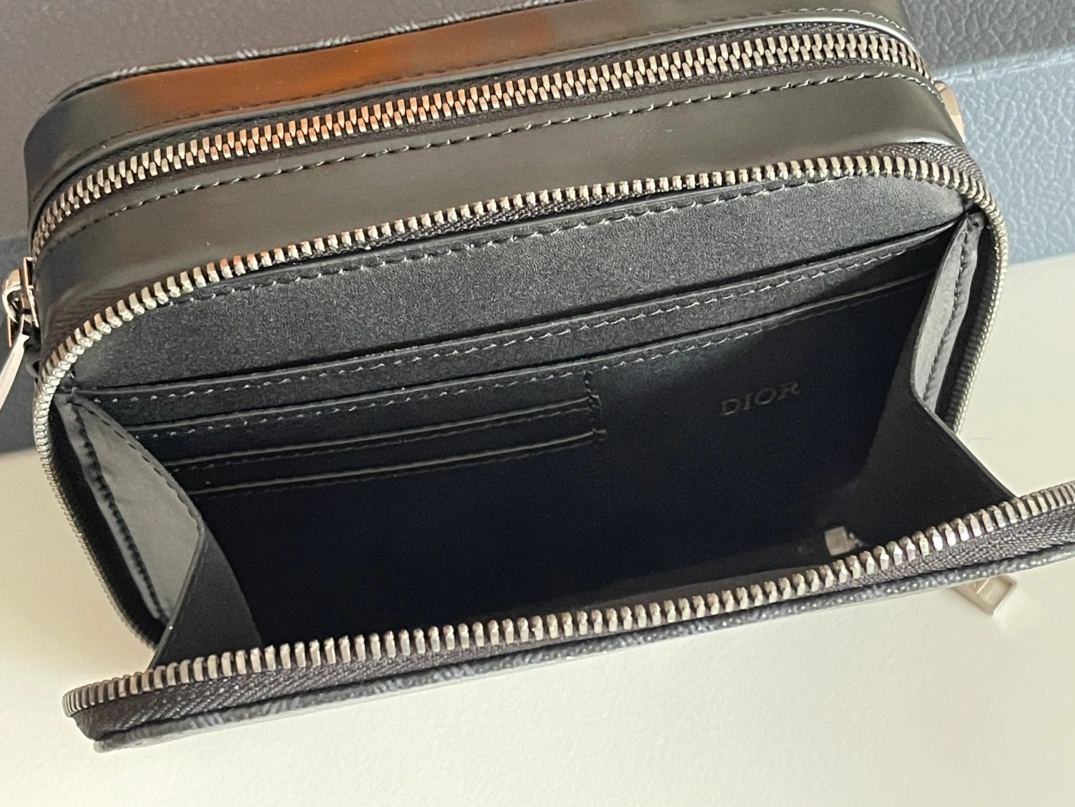 Christian Dior AAA Man Messenger Bags Sleek 4017 - Image 7