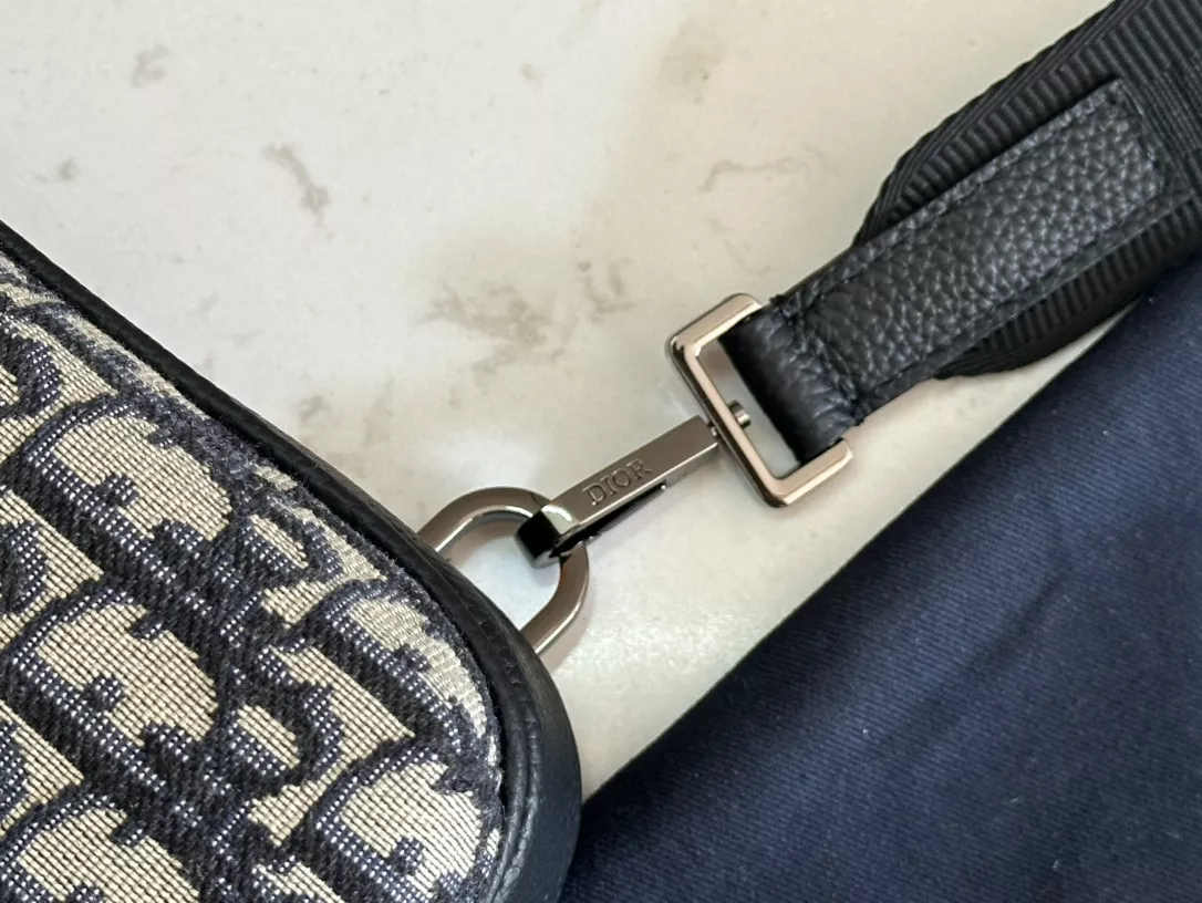 Christian Dior AAA Man Messenger Bags Sleek 673 - Image 5