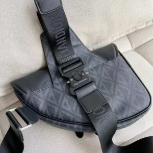 Christian Dior AAA Man Messenger Bags Sleek 8016