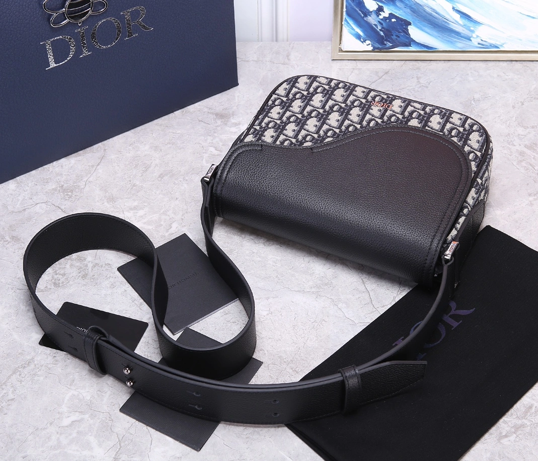 Christian Dior AAA Man Messenger Bags StreetReady 4561 - Image 4