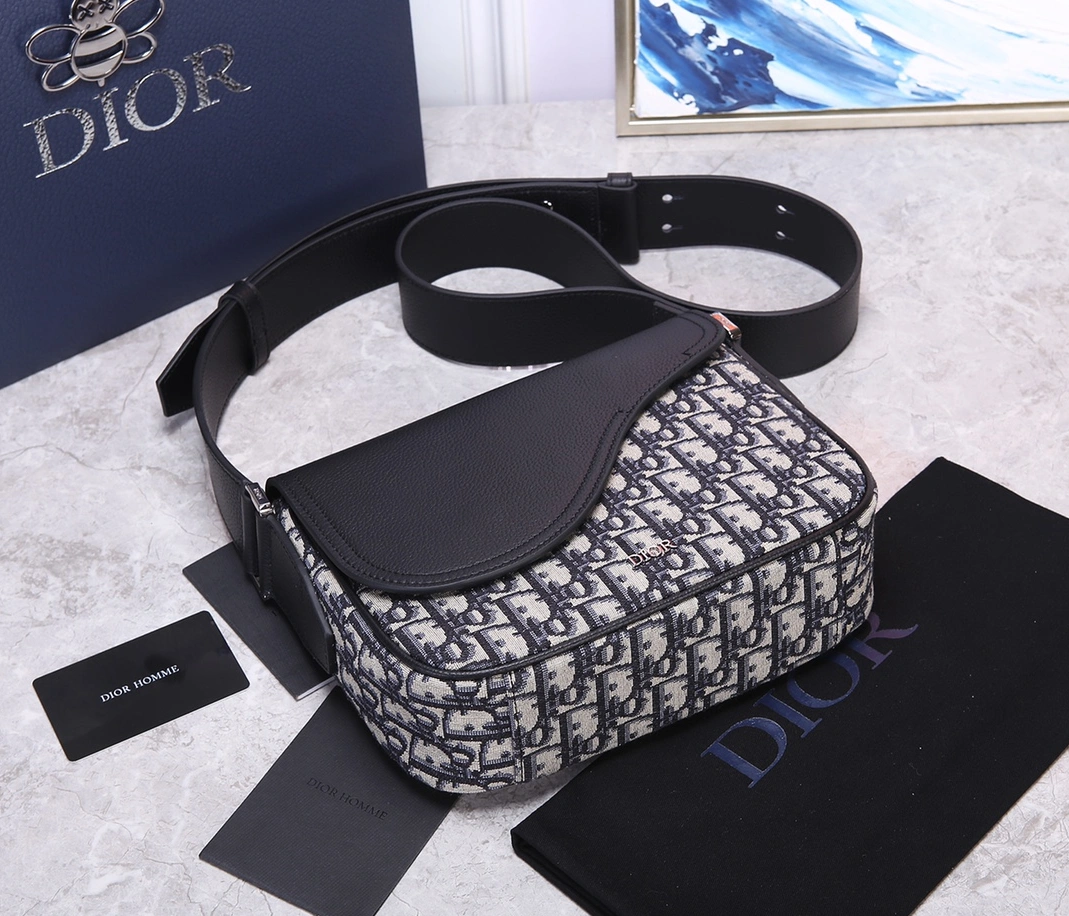 Christian Dior AAA Man Messenger Bags StreetReady 4561 - Image 5