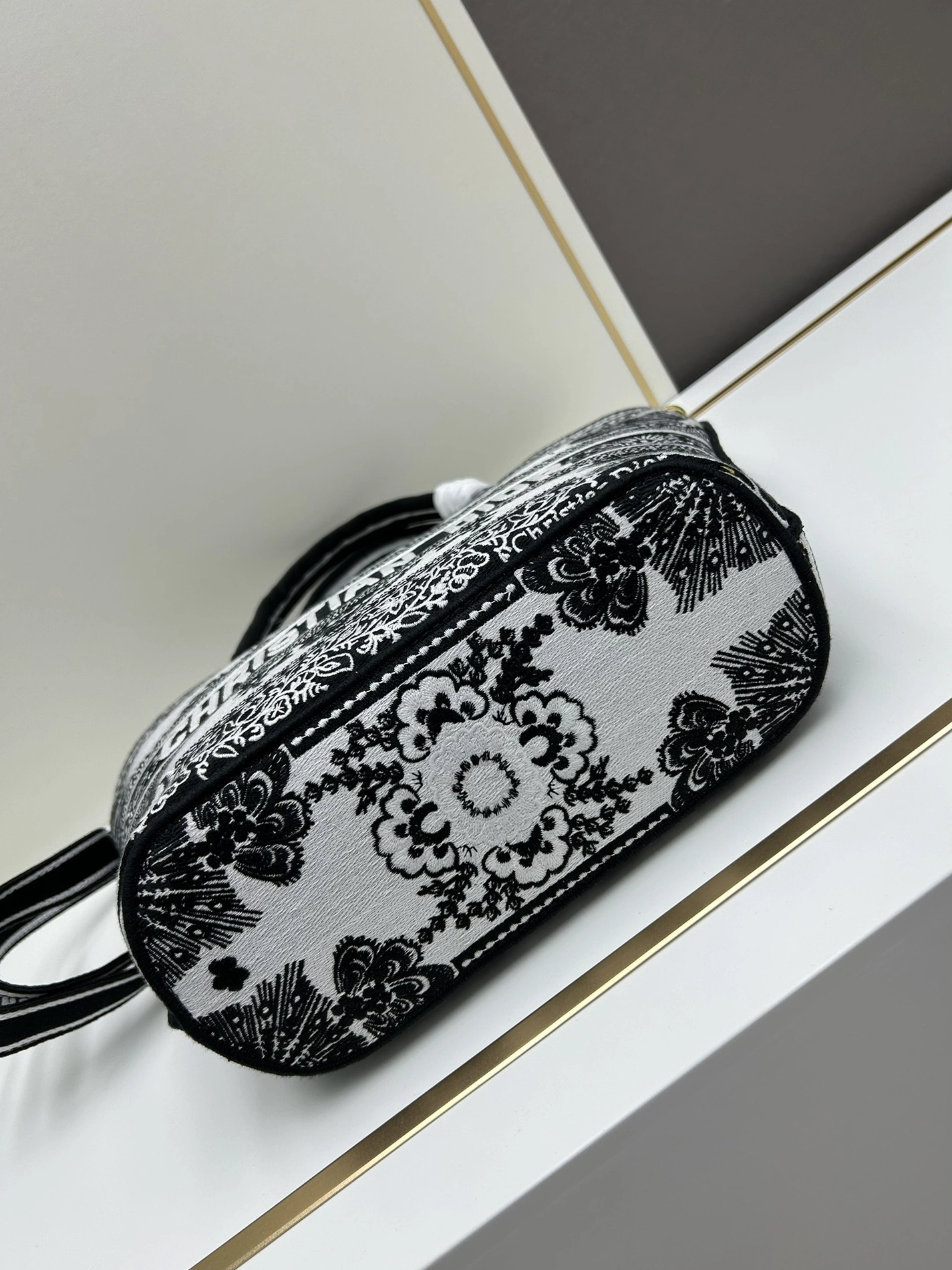 Christian Dior AAA Quality Handbags For Women Breathable 2054 - Image 5