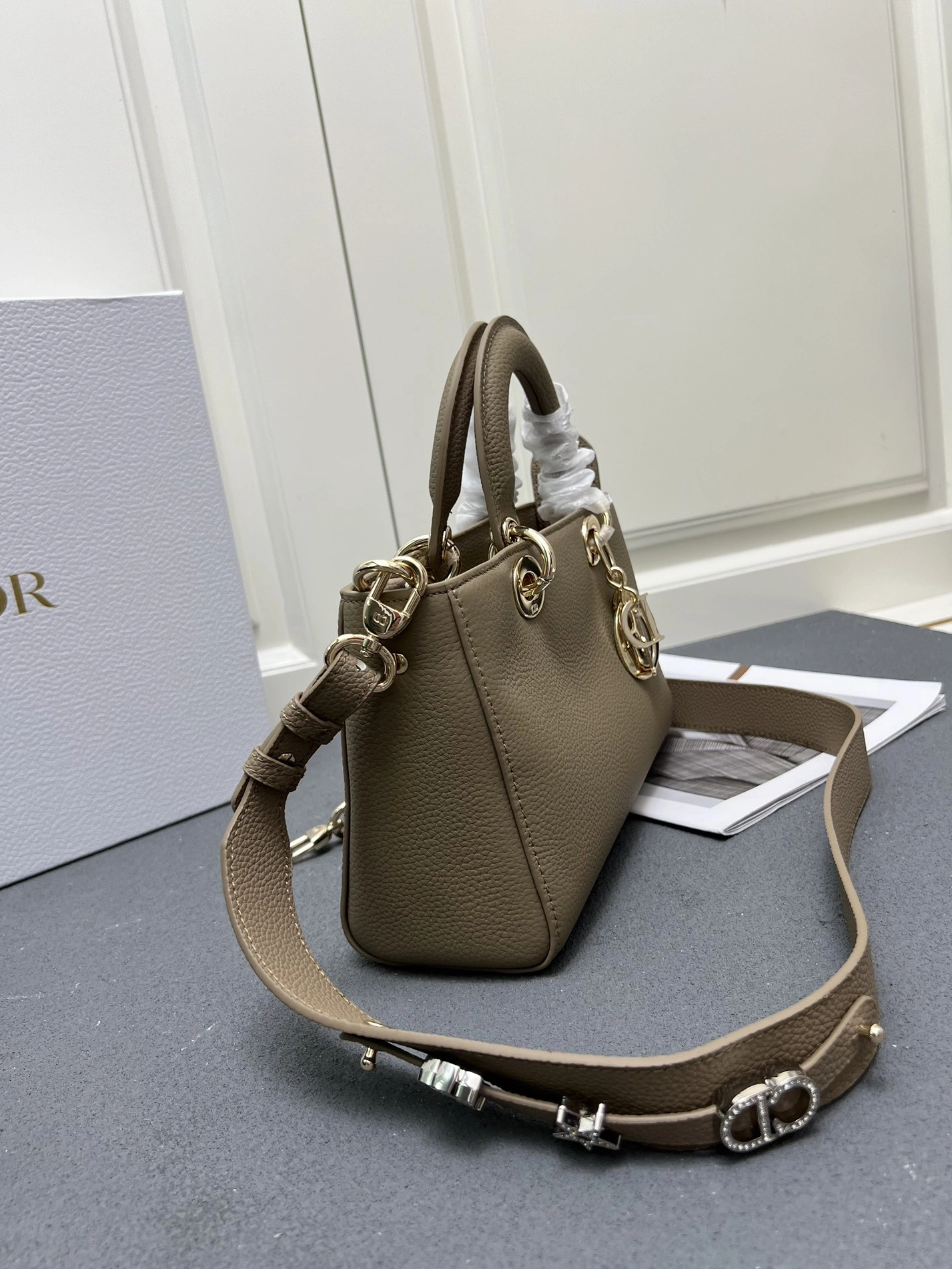 Christian Dior AAA Quality Handbags For Women Fashionable 5440 - Image 3