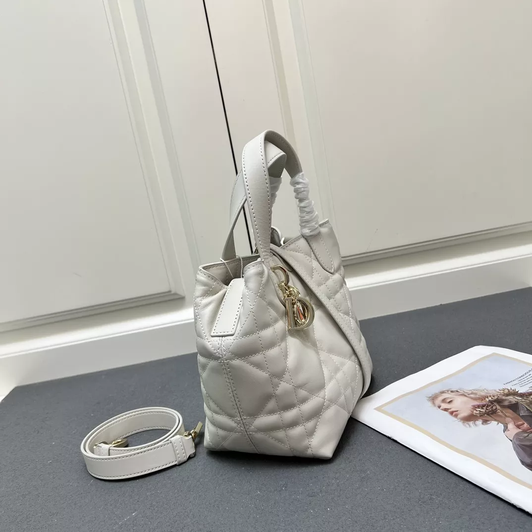 Christian Dior AAA Quality Handbags For Women Sleek 3866 - Image 3