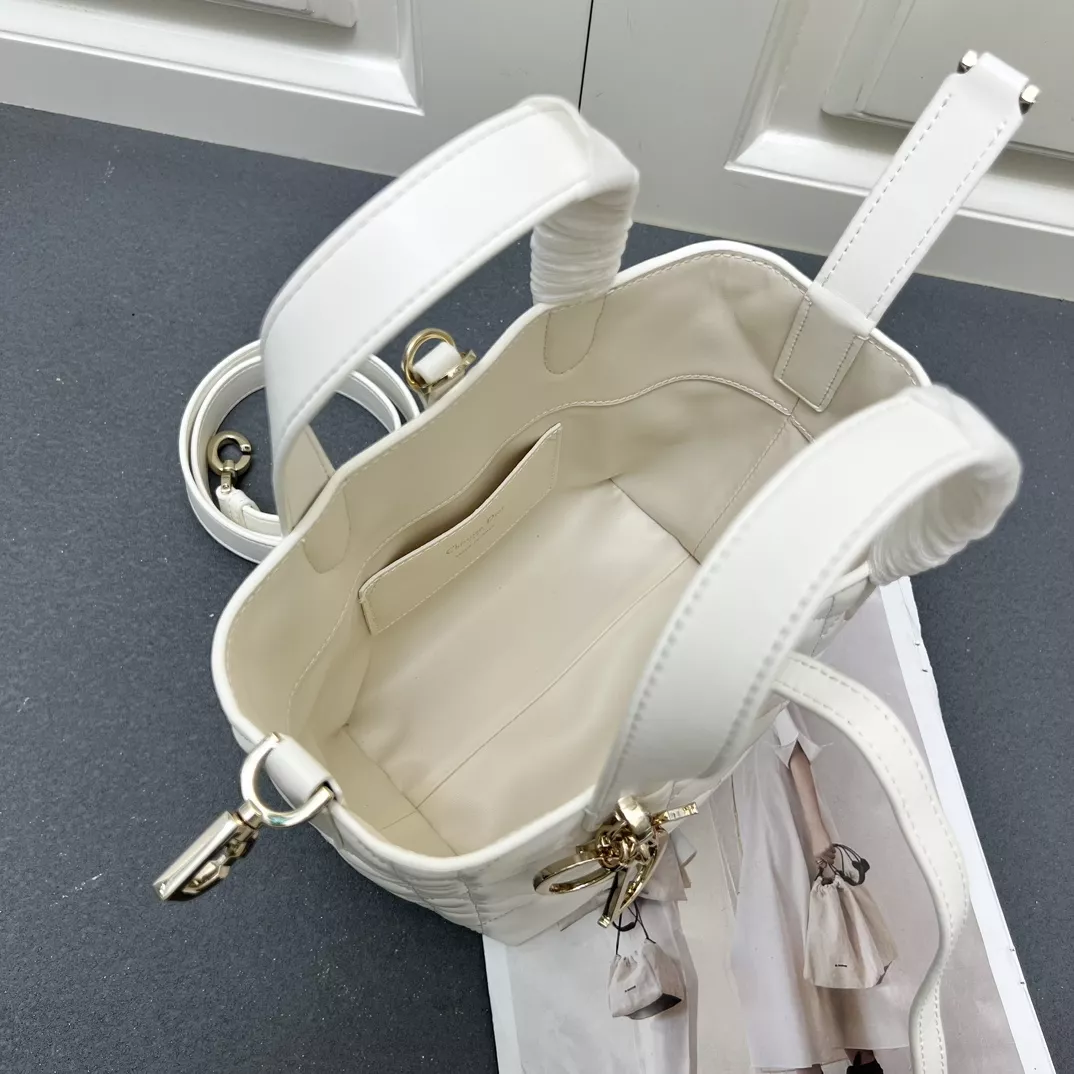 Christian Dior AAA Quality Handbags For Women Sophisticated 6391 - Image 8