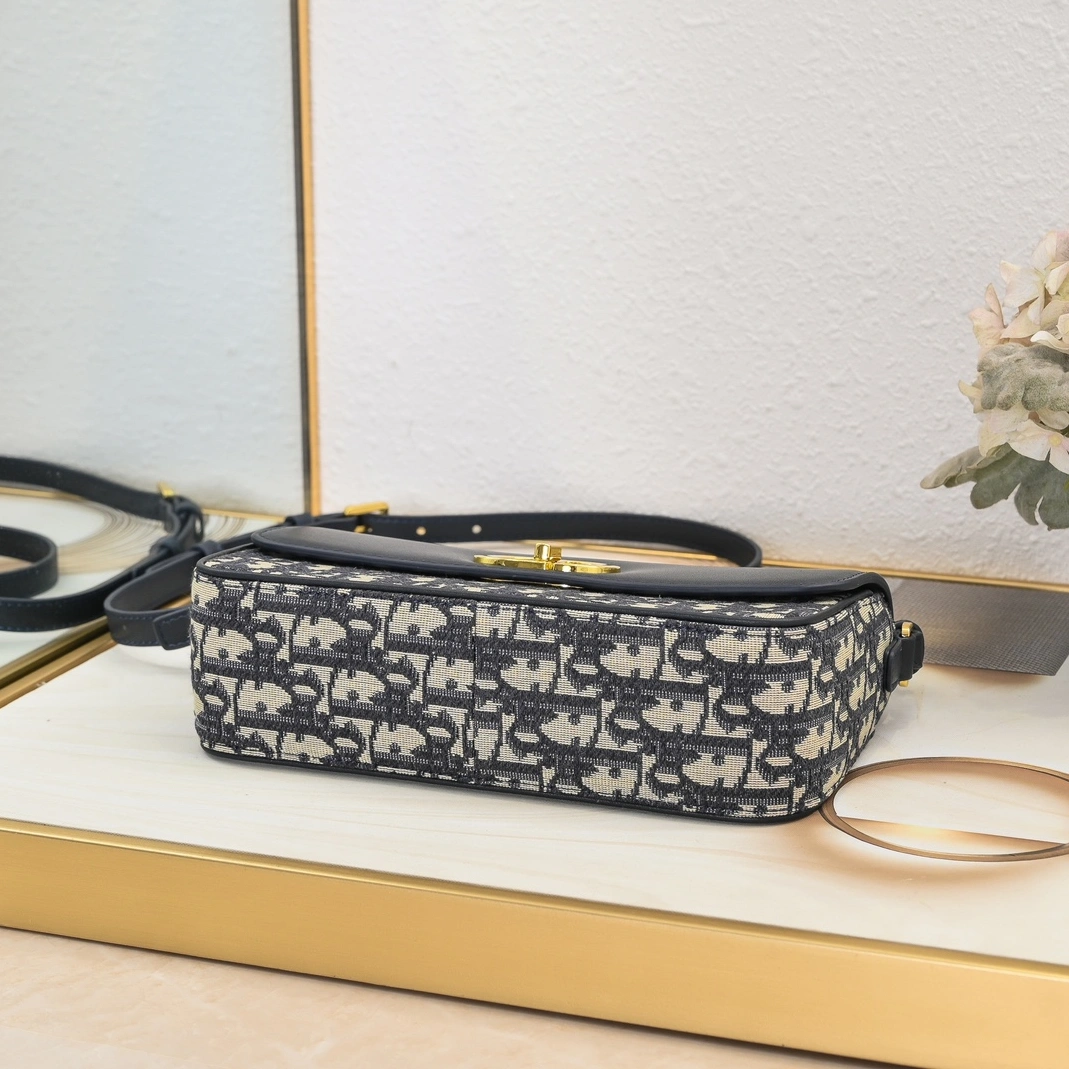 Christian Dior AAA Quality Messenger Bags For Women Trendsetting 8228 - Image 5