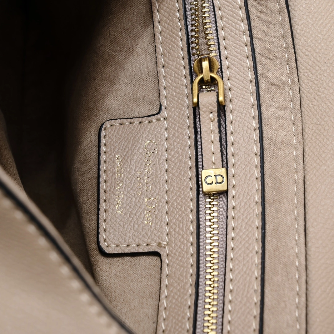 Christian Dior AAA Quality Messenger Bags For Women Trendy 273 - Image 7