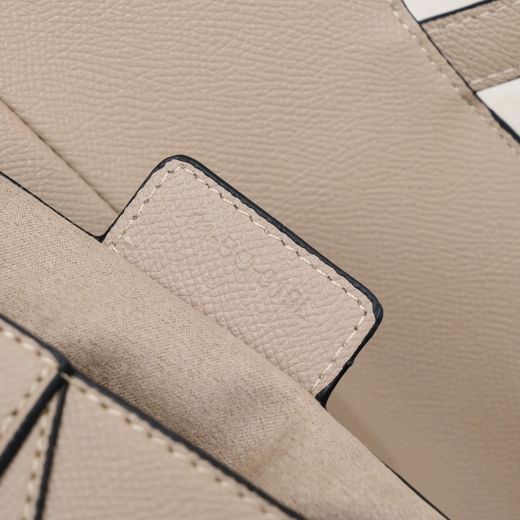 Christian Dior AAA Quality Messenger Bags For Women Trendy 273 - Image 8