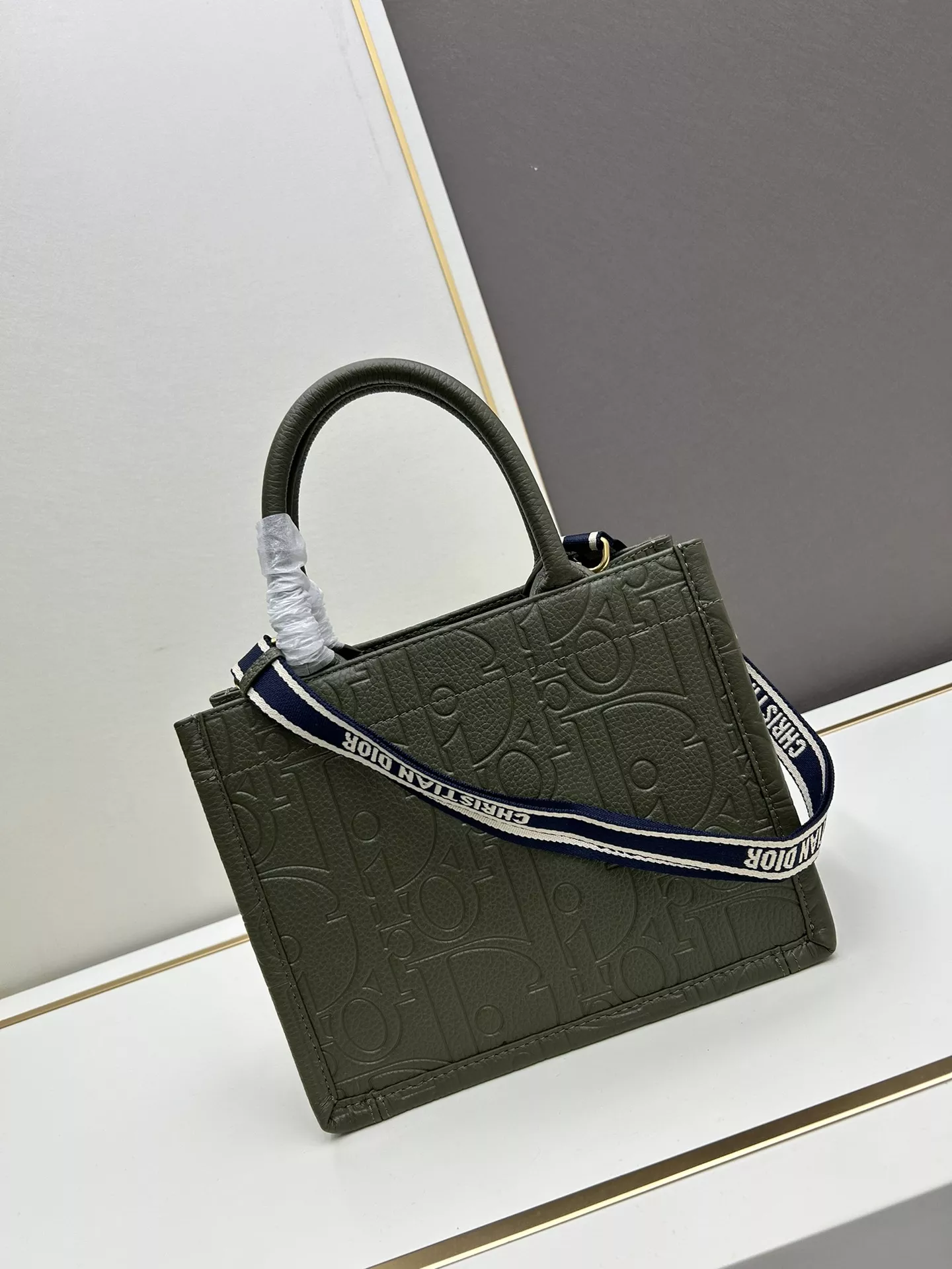 Christian Dior AAA Quality Tote-Handbags For Women Breathable 2062 - Image 3