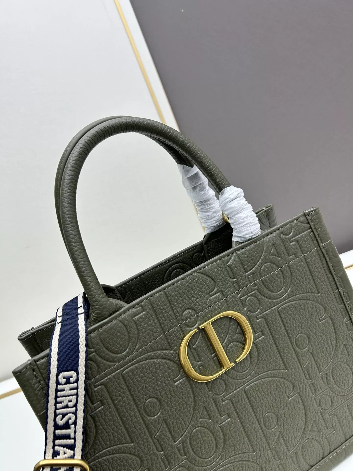 Christian Dior AAA Quality Tote-Handbags For Women Breathable 2062 - Image 4