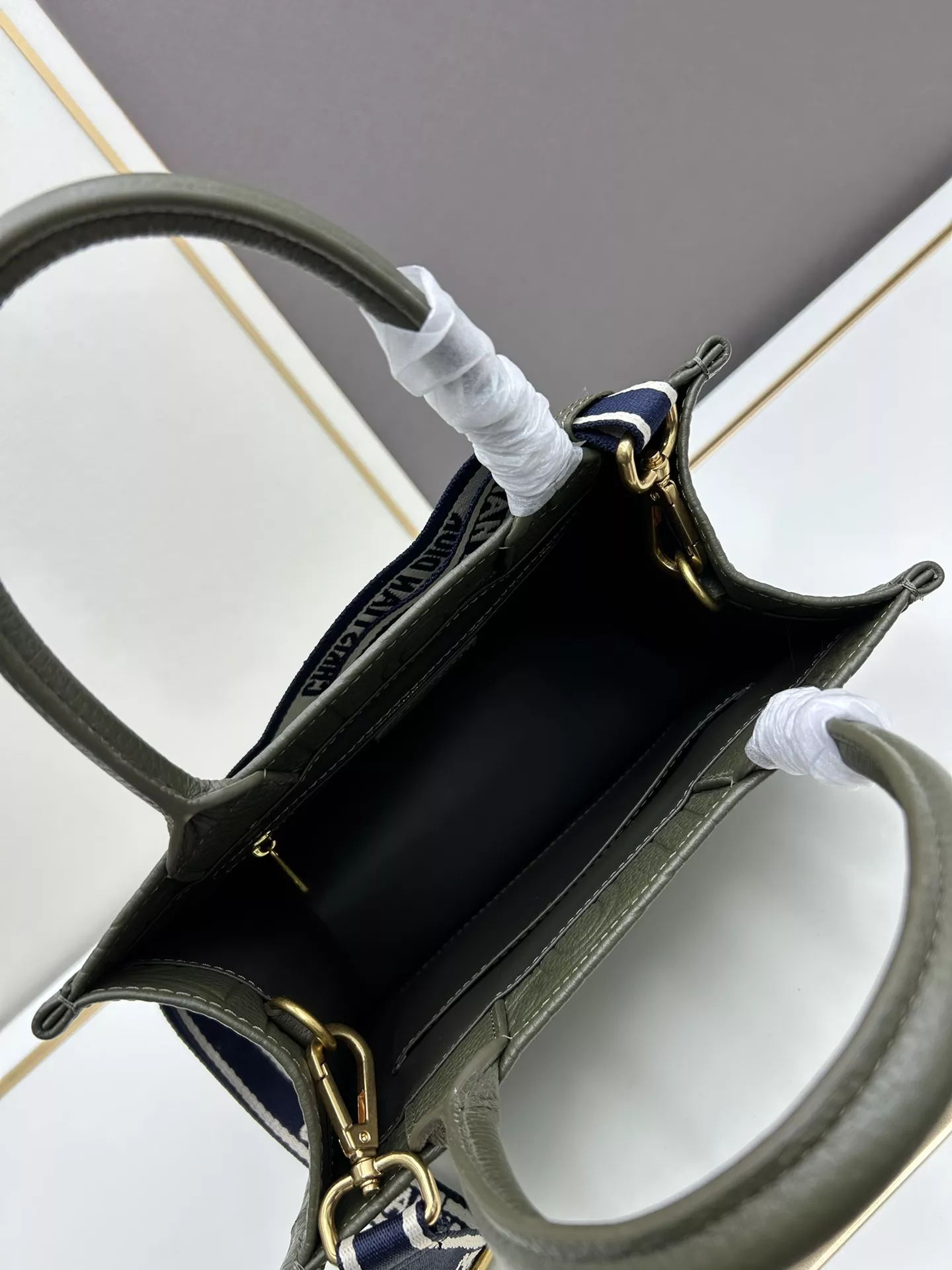 Christian Dior AAA Quality Tote-Handbags For Women Breathable 2062 - Image 7